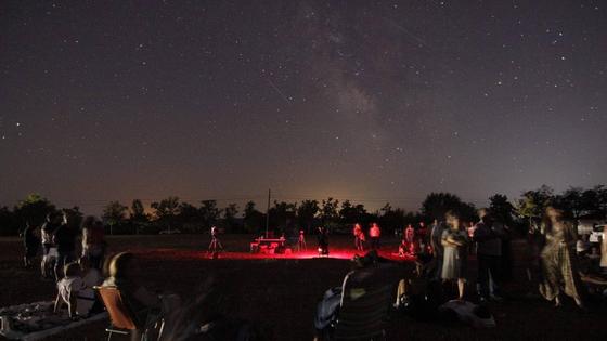 Un centenar de personas disfrutan del cielo de Coria