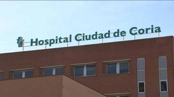 Trasladan al Hospital de Coria a un hombre tras salirse de la vía en Cilleros