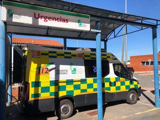 Trasladan al Hospital de Coria a una mujer y un bebé tras un accidente en Cilleros