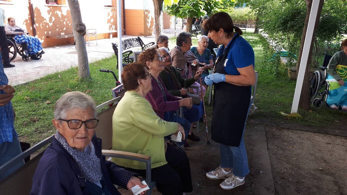 Migas, arroz con leche y roscas de vino para acompañar a los ancianos