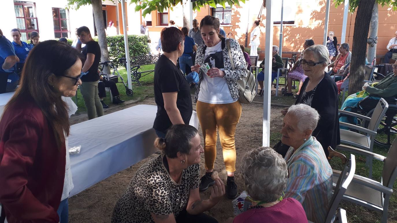 Migas, arroz con leche y roscas de vino para acompañar a los ancianos