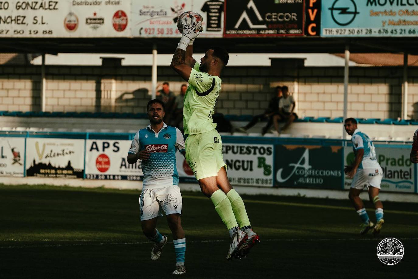 El CD Coria sigue líder pero pierde su renta