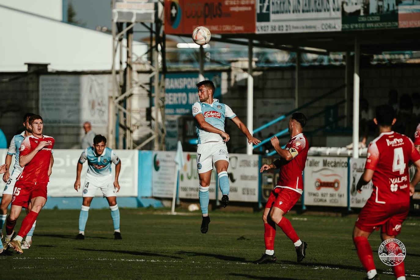 El CD Coria sigue líder pero pierde su renta