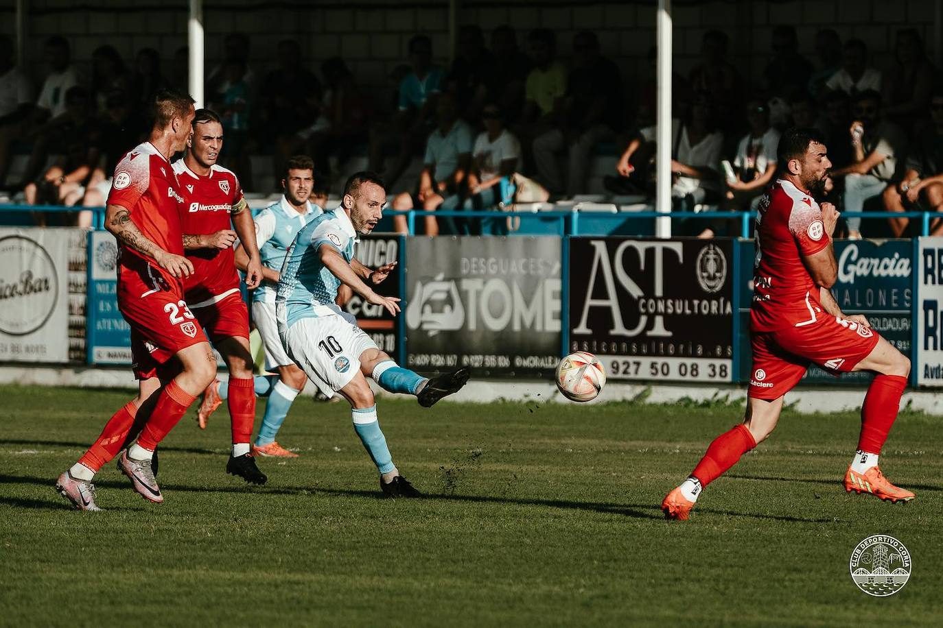 El CD Coria sigue líder pero pierde su renta