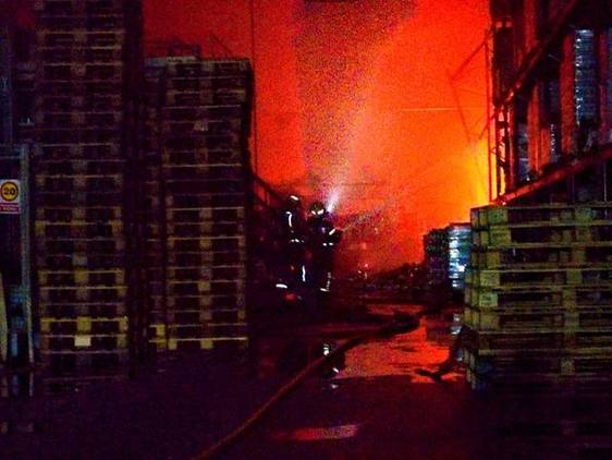 Los bomberos de Coria ayudan a luchar contra el fuego de Acenorca