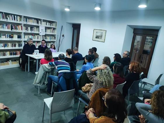Luis Miguel Sargente triunfa en la Biblioteca Municipal de Coria