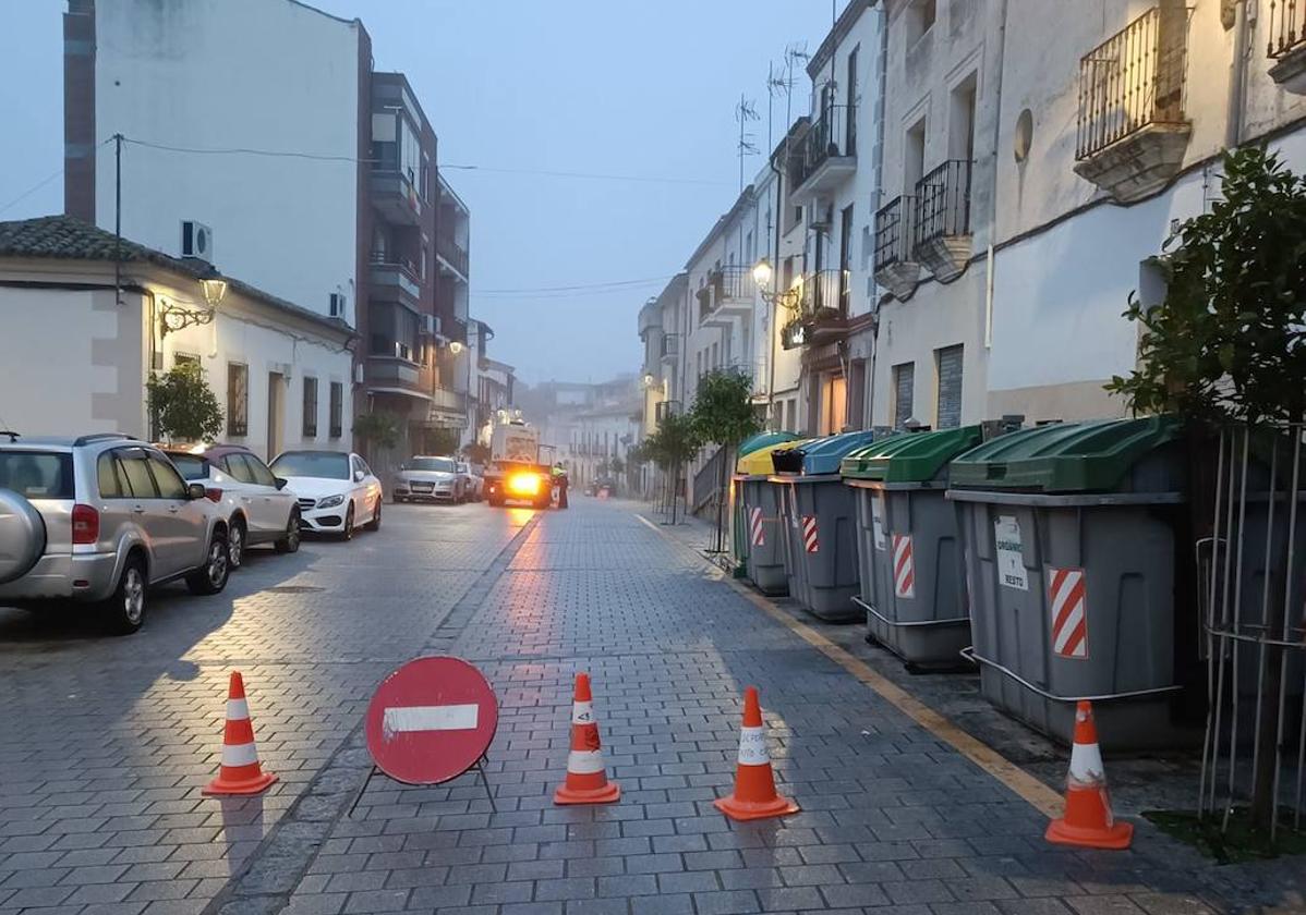 Continúa el montaje del alumbrado navideño en las calles de Coria