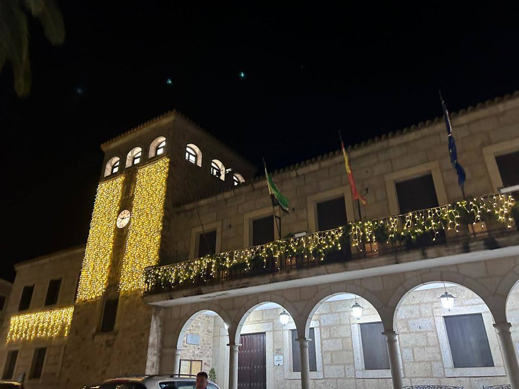 Coria da la bienvenida a la Navidad con el encendido de luces