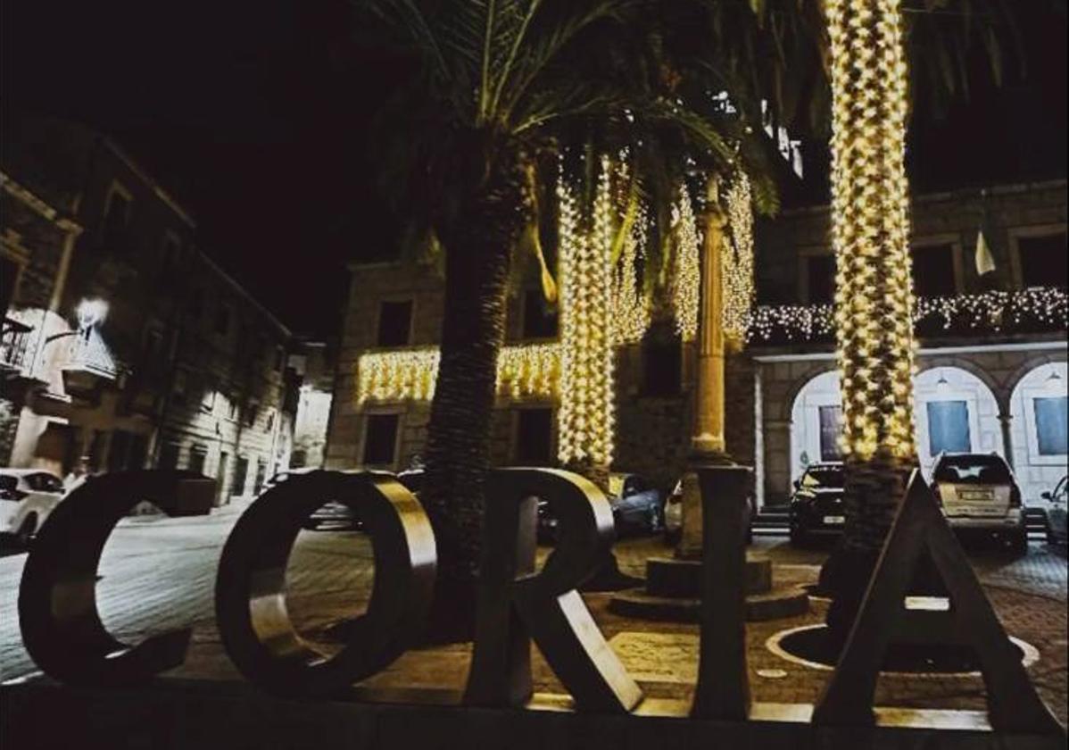 Coria da la bienvenida a la Navidad con el encendido de luces
