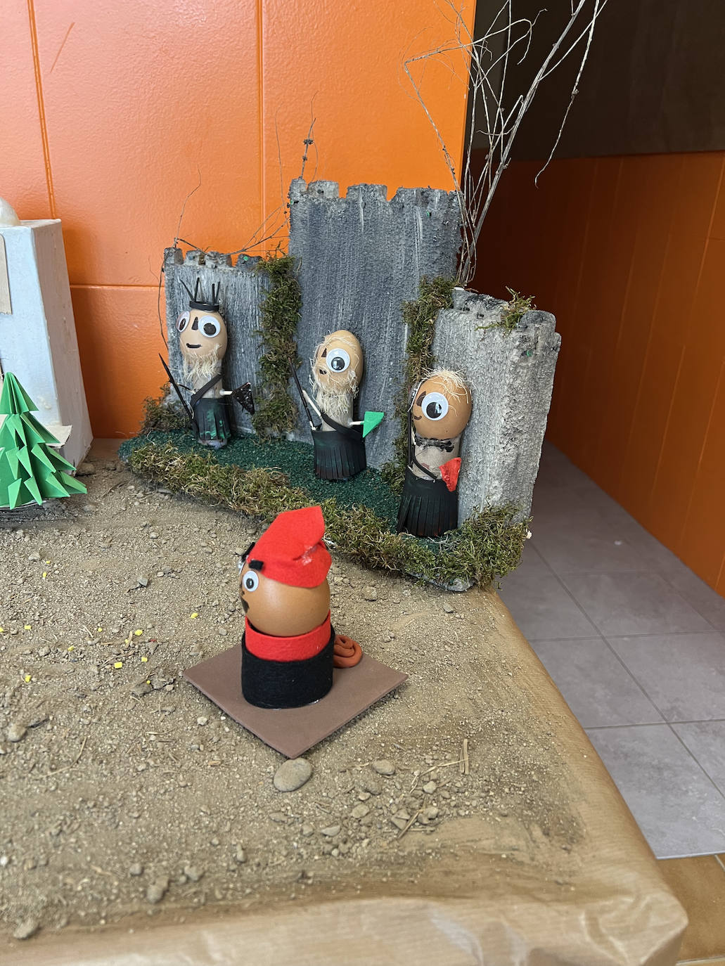 El San José Obrero de Rincón del Obispo crea un Belén con cáscaras de huevo