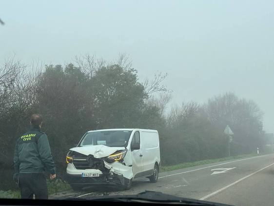 Accidente en la EX-118 con dos vehículos implicados
