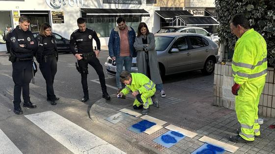 Coria señaliza con pictogramas los pasos de peatones para mejorar la seguridad y facilitar la inclusión de las personas con TEA