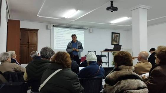 Coria acoge una charla sobre el Sínodo Universal