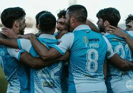 Los jugadores celestes celebran uno de los cinco tantos ante el Calamonte el pasado Domingo.