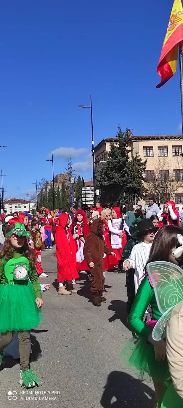 Coria finaliza el Carnaval 2024 con el esperado desfile educativo