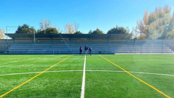 Sale a licitación el mantenimiento del césped artificial de las instalaciones deportivas municipales