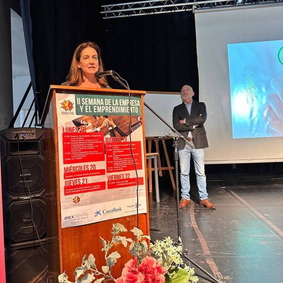 La alcaldesa de Coria acude a la inauguración de la II Semana de la Empresa y el Emprendimiento