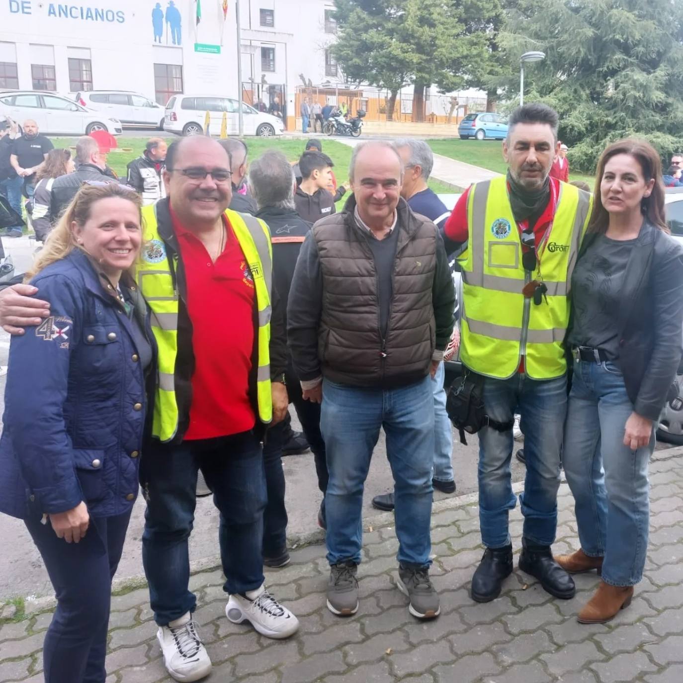 Ambientazo en la primera salida del año de la Peña Motera Esperando