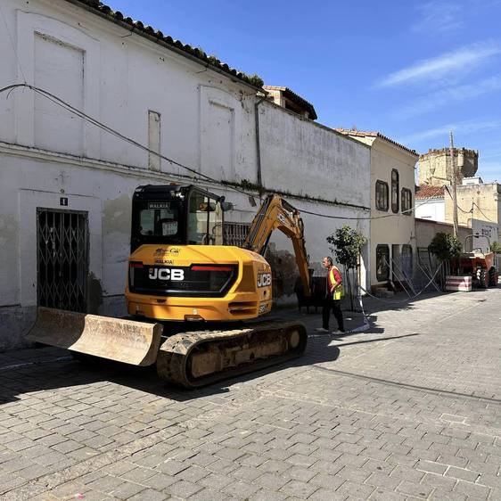 Comienzan las obras de derribo de dos casas adosadas a la muralla de Coria