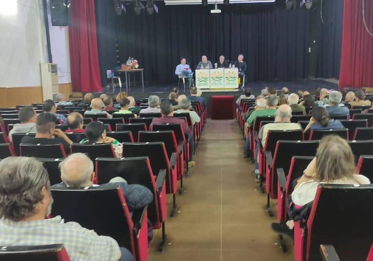 Asamblea en Coria.
