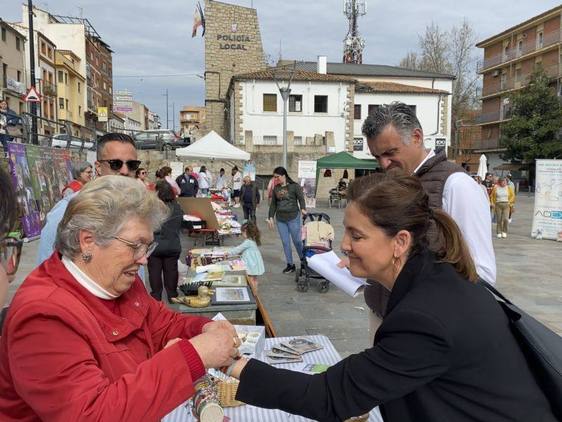 Mercadillo Solidario y de Sensibilización durante la mañana del jueves 11 de abril en la plaza de la Paz
