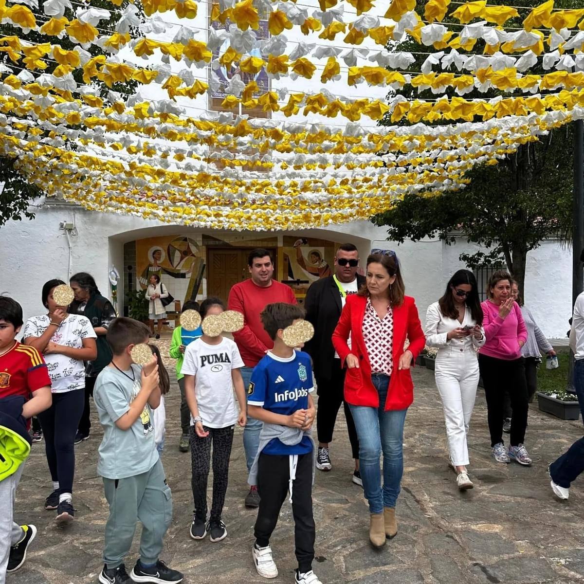 Vecinos del Rincón del Obispo asisten a su IX Festival de las Flores