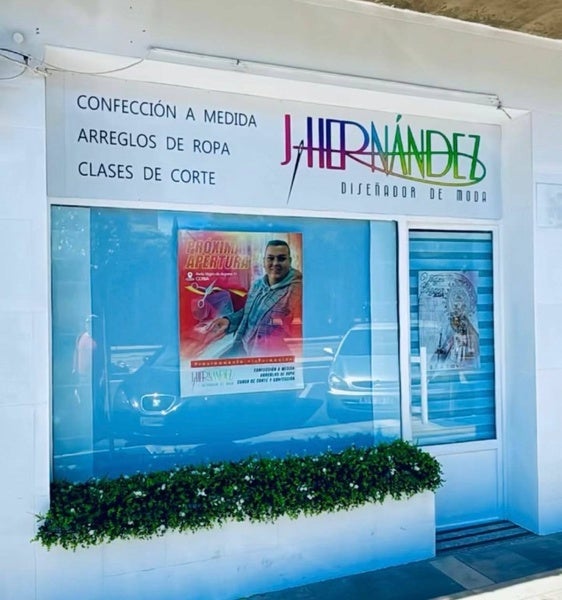 J.Hernández cumple su sueño y abre las puertas de su tienda en medio de la promoción de «Tú x Mí»