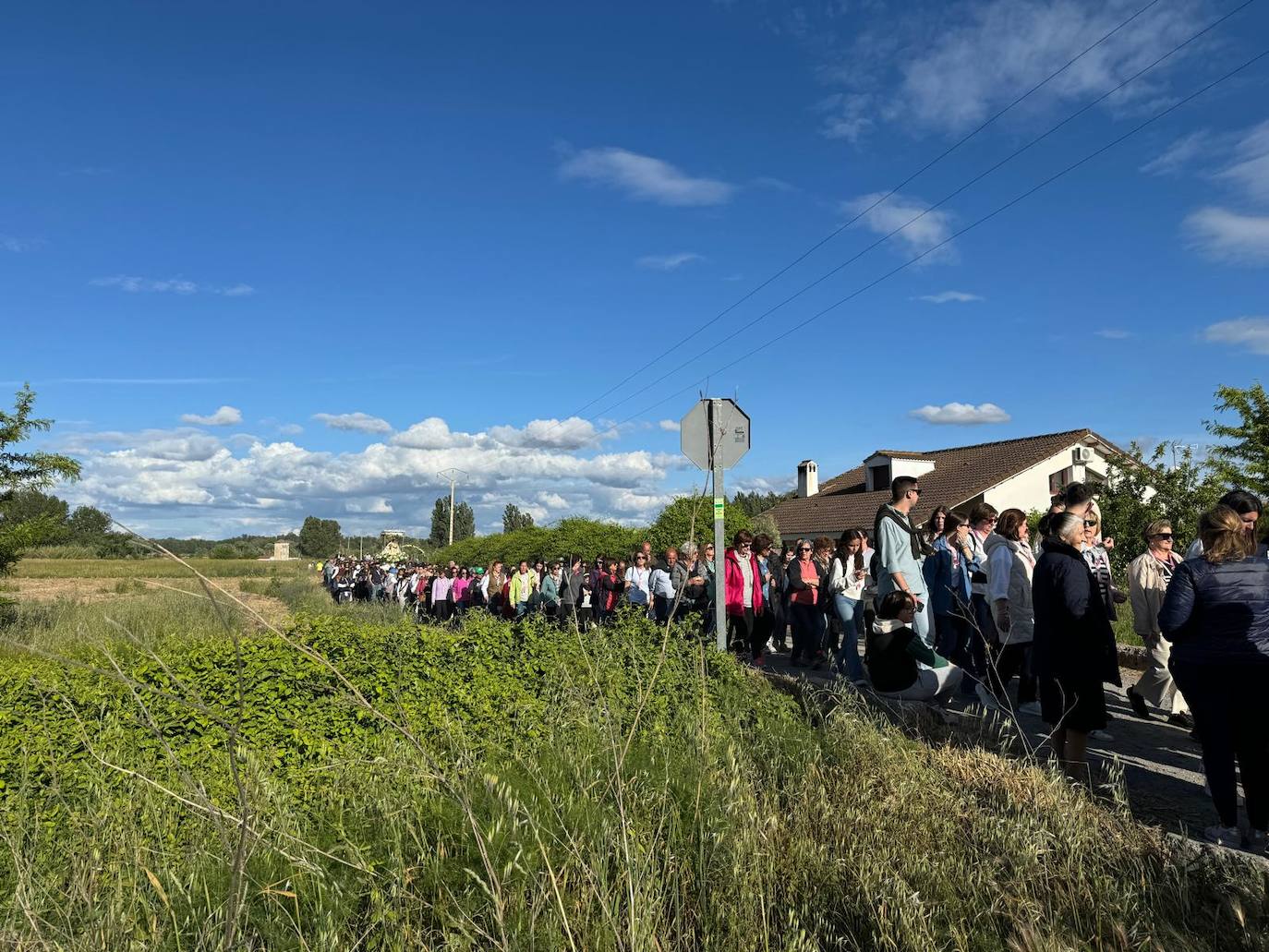 Miles de caurienses reciben a la Morenita en su llegada a Coria