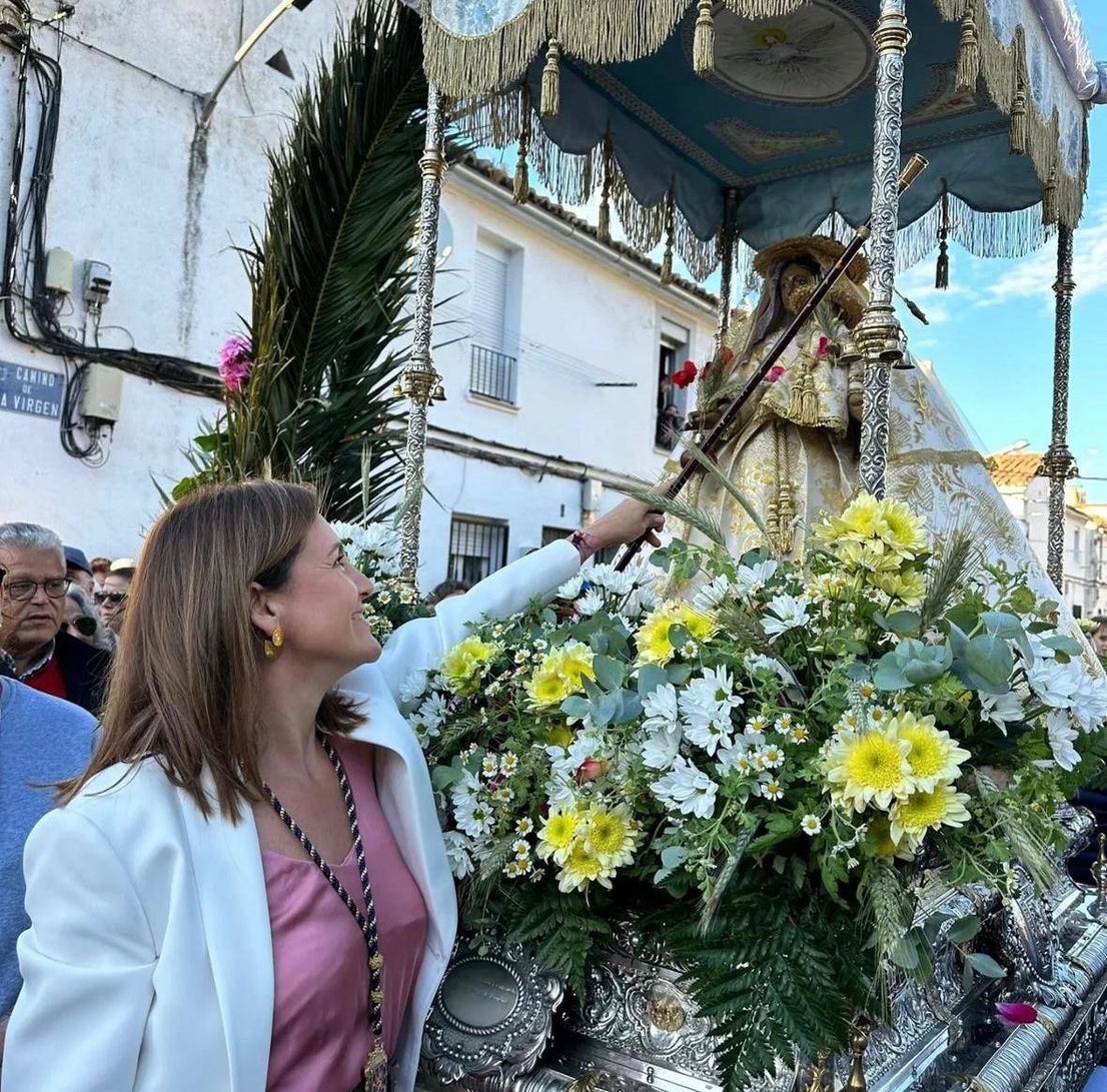 Miles de caurienses reciben a la Morenita en su llegada a Coria