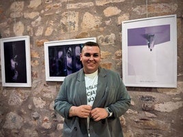 J.Hernández en la exposición.