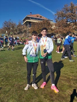 Hugo Hurtado y un compañero.