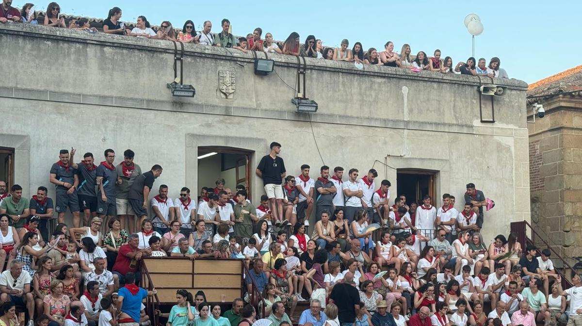 Vídeo: Homenaje al CD Coria en la Plaza de Toros