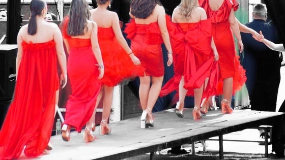 J. Hernández regresa a las pasarelas con su impresionante desfile «TúXMí» en Torrejoncillo