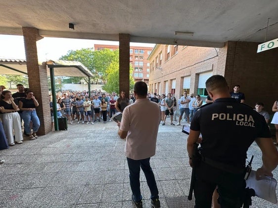 Casi 250 candidatos se presentan a la primera prueba para las plazas de Policía Local de Coria