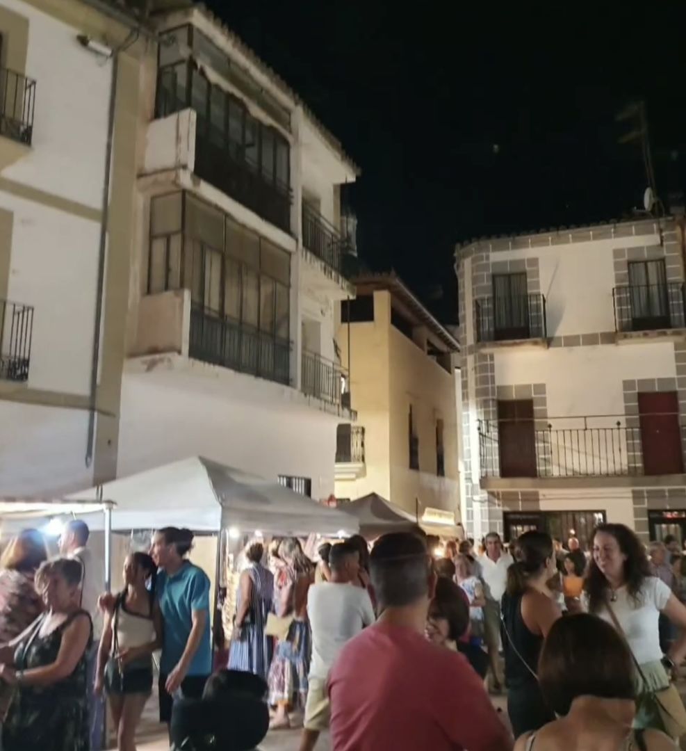 Recuerda cómo se ha vivido el Mercado de las Velas y el Jueves Turístico de 2024