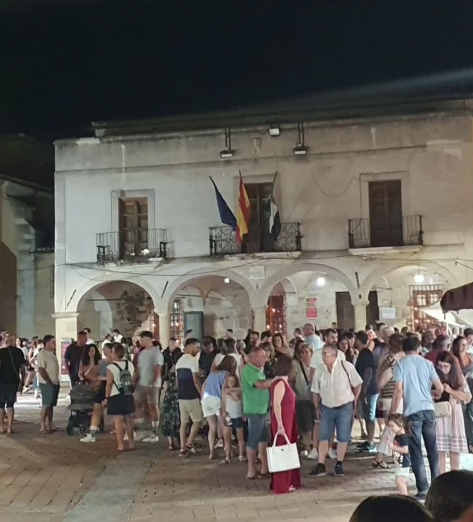 Recuerda cómo se ha vivido el Mercado de las Velas y el Jueves Turístico de 2024