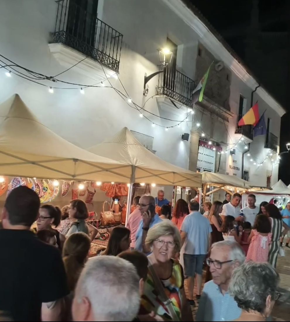 Recuerda cómo se ha vivido el Mercado de las Velas y el Jueves Turístico de 2024