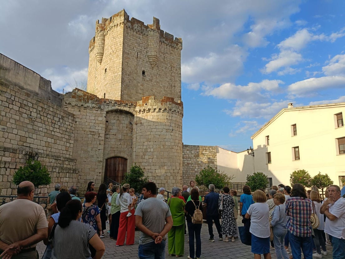 Éxito de la ruta «Caminando por el Recuerdo» en Coria