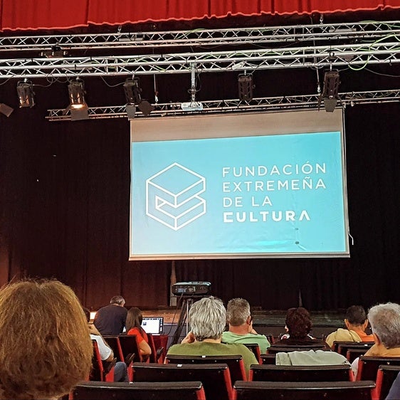 Coria se convierte en escenario del proyecto «Caravana de Cines» con la proyección de cortometrajes y debate con directores