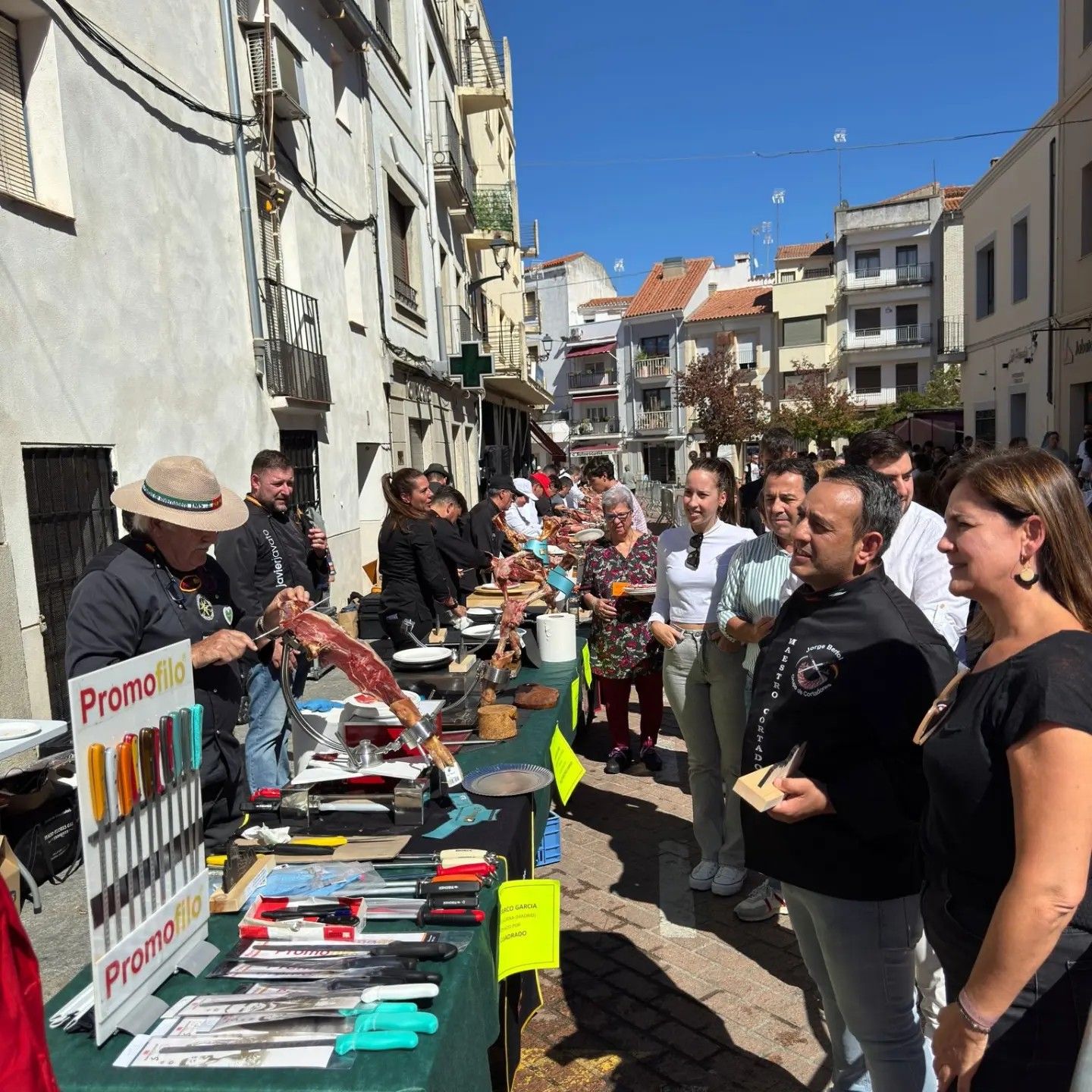 Éxito del IV Encuentro de Cortadores de Jamón a Beneficio de AXPAY celebrado en Coria
