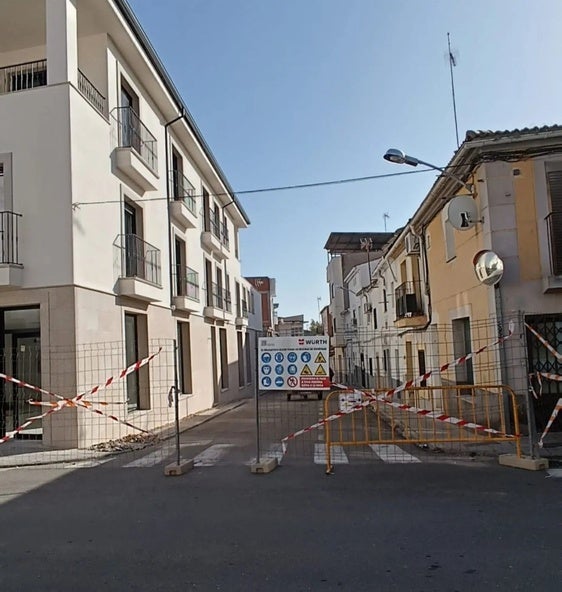 Comienzan las obras de mejora en la Calle Agua de Coria para garantizar la accesibilidad