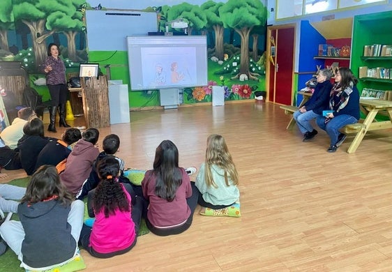 Caritas parroquiales de Torrejoncillo impulsa la campaña «Tejiendo un pensamiento sostenible» en centros educativos