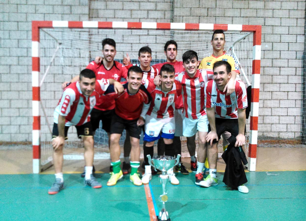 El conjunto cacereño ‘Los Trillis’ ganador de las 24 horas de fútbol sala Navidad
