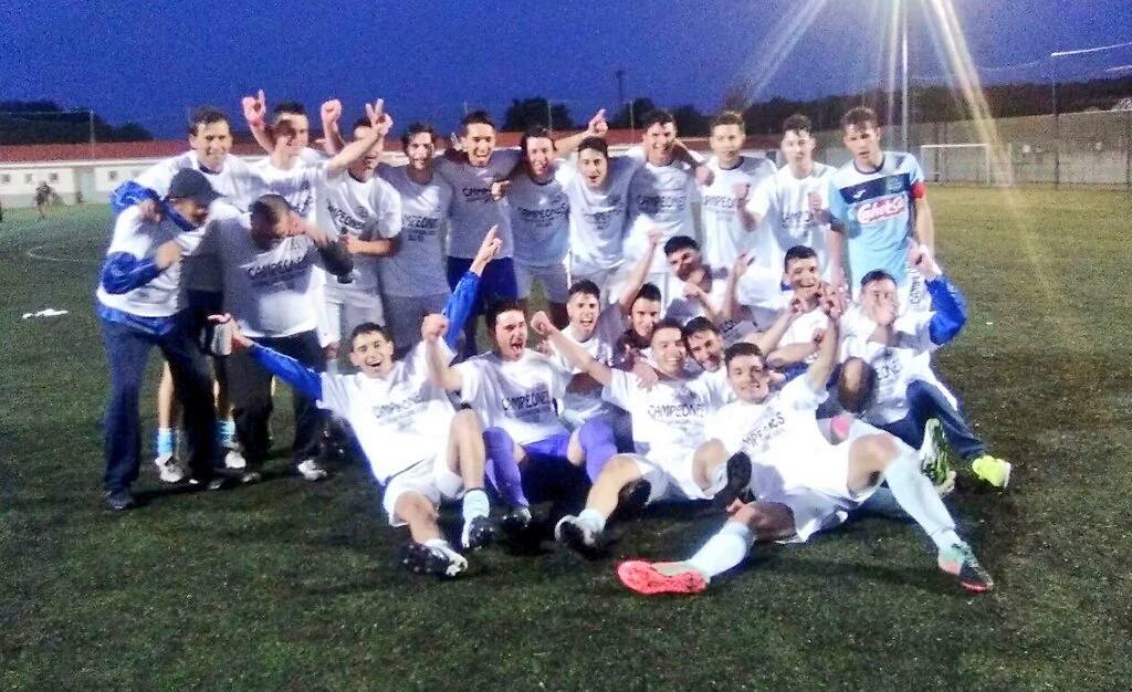 Los jugadores celebrando la victoria