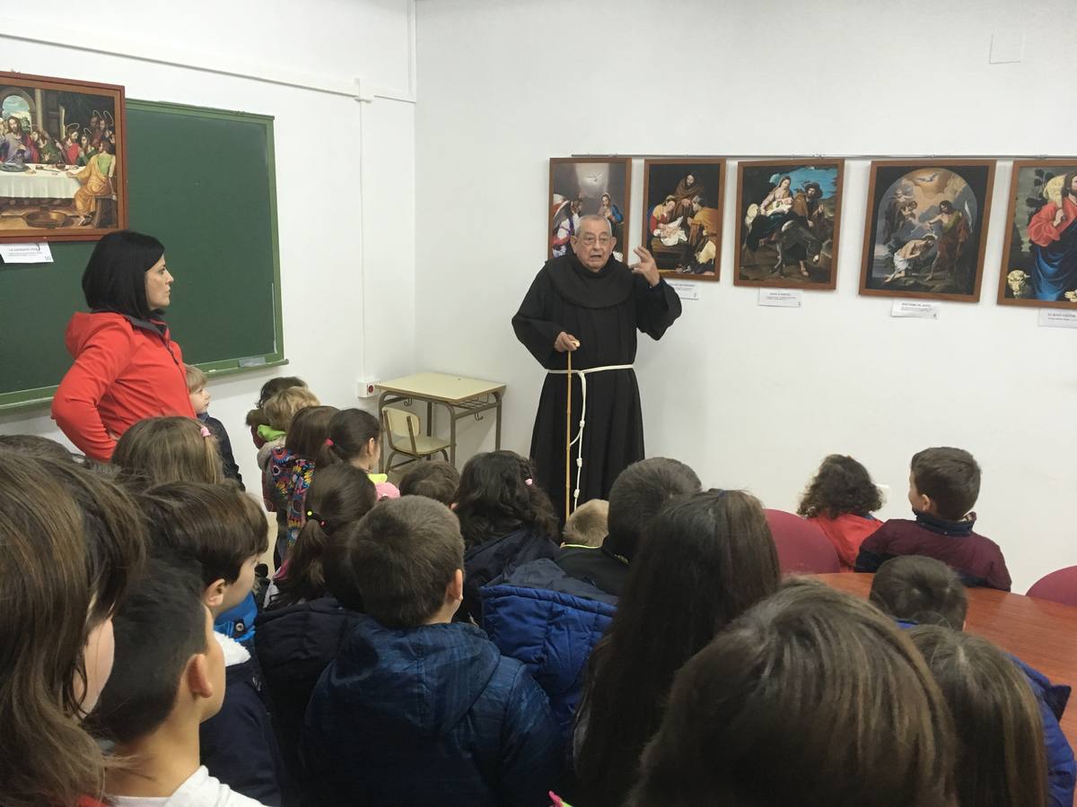 Una de las visitas de alumnos a la exposición