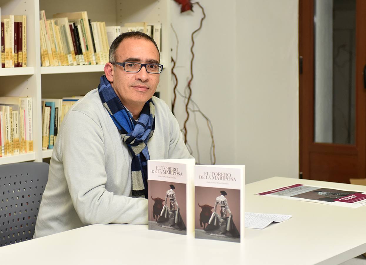 Juan Carlos Rivas, el día de la presentación de su novela en la Biblioteca