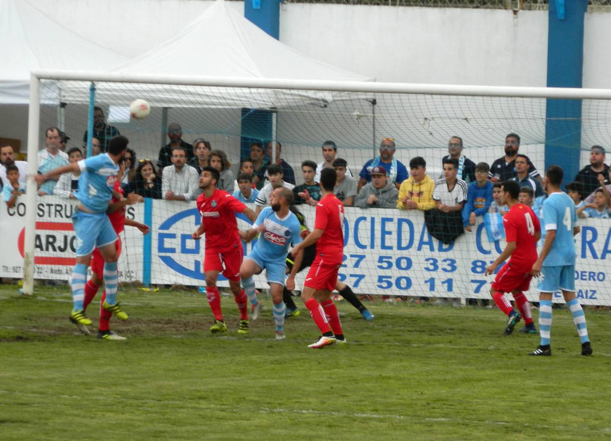 Mahillo marca el gol para el Coria