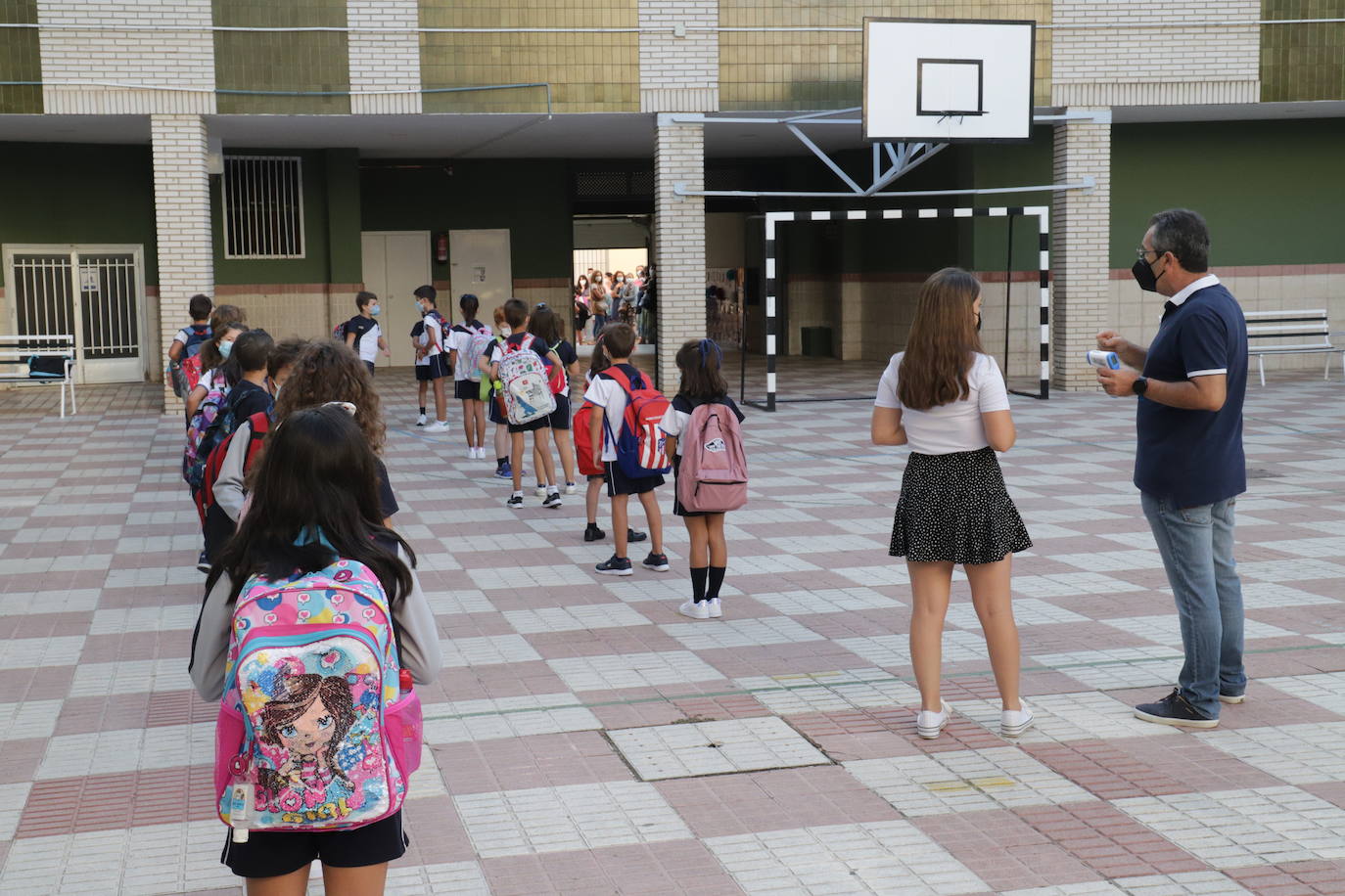 Organización antes de entrar a las aulas.