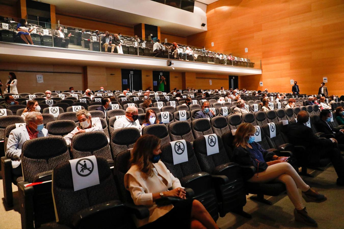 Un centenar de personas asistieron a la presentación.