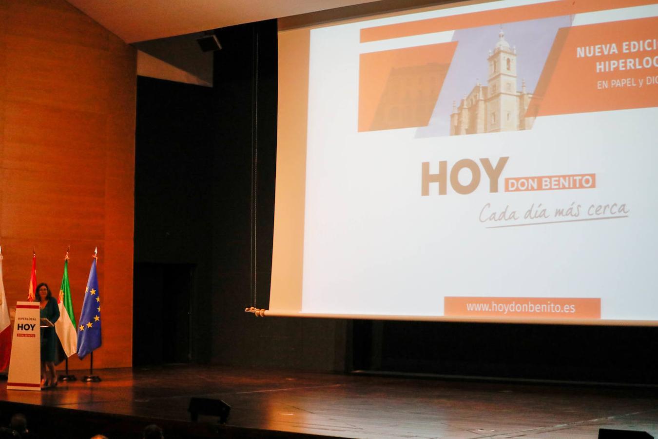 Un centenar de personas asistieron a la presentación.